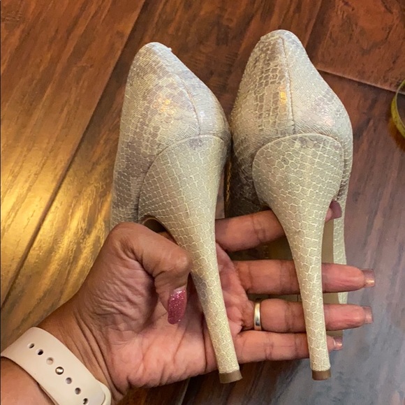 Vince Camuto leather heels - Picture 6 of 13